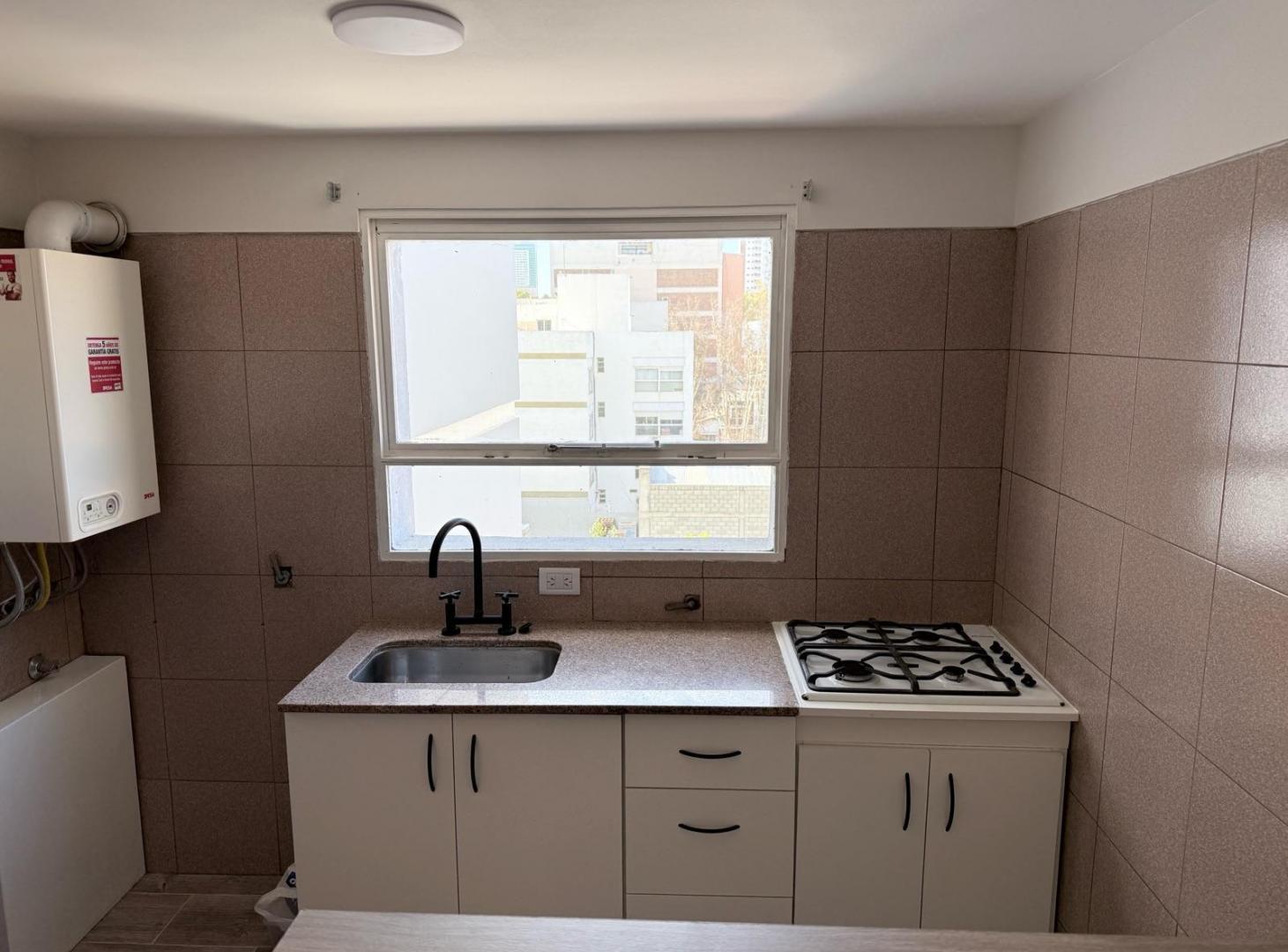 Foto de Departamento de 2 Dormitorios con cochera en Alquiler, imagen 3