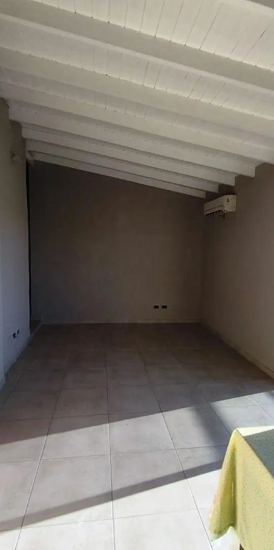 EXELENTE MONOAMBIENTE CON TERRAZA PROPIA. 5