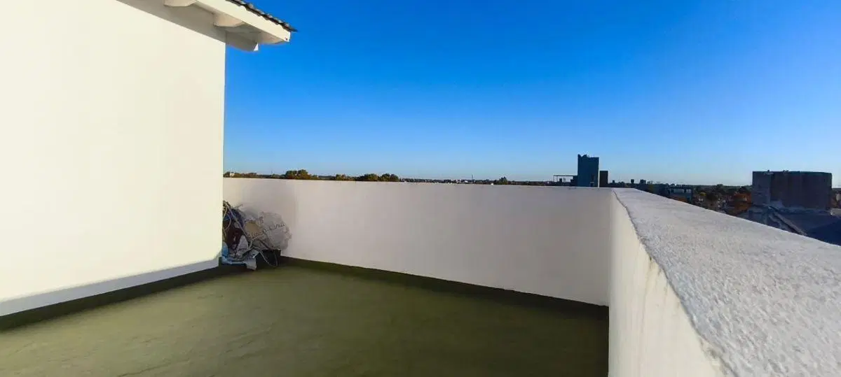 EXELENTE MONOAMBIENTE CON TERRAZA PROPIA. 3