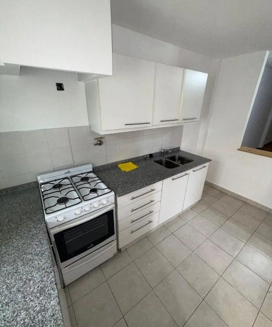 Monoambiente en venta a 2 cuadras de Avenida Centenario. 3