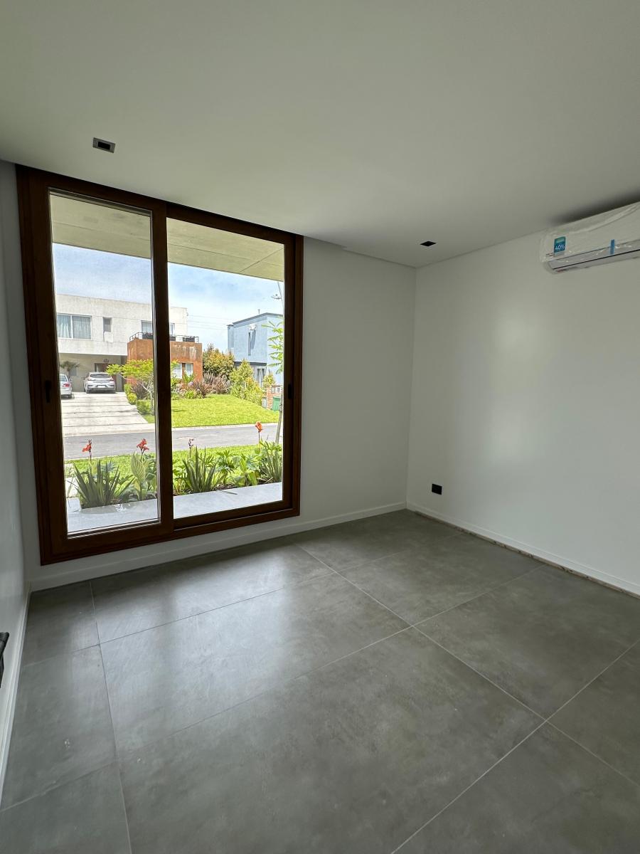 Excelente Casa en Venta en lote interno en Castaños Nordelta!