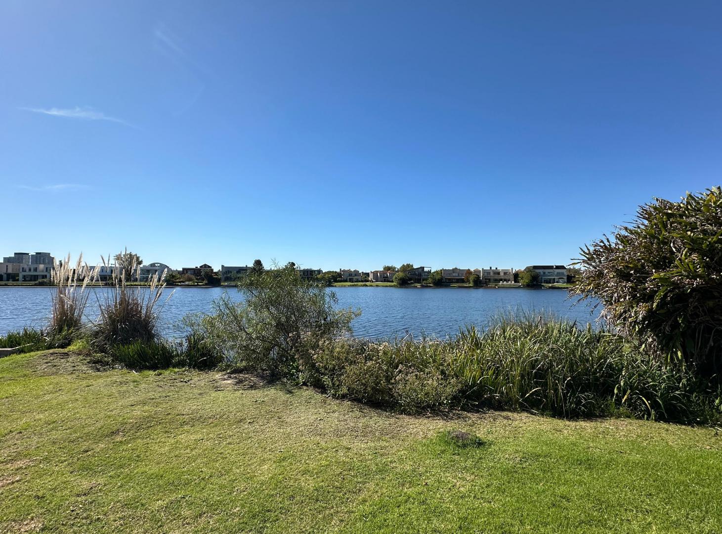 EXCELENTE LOTE A LA LAGUNA DE BARBARITA! 