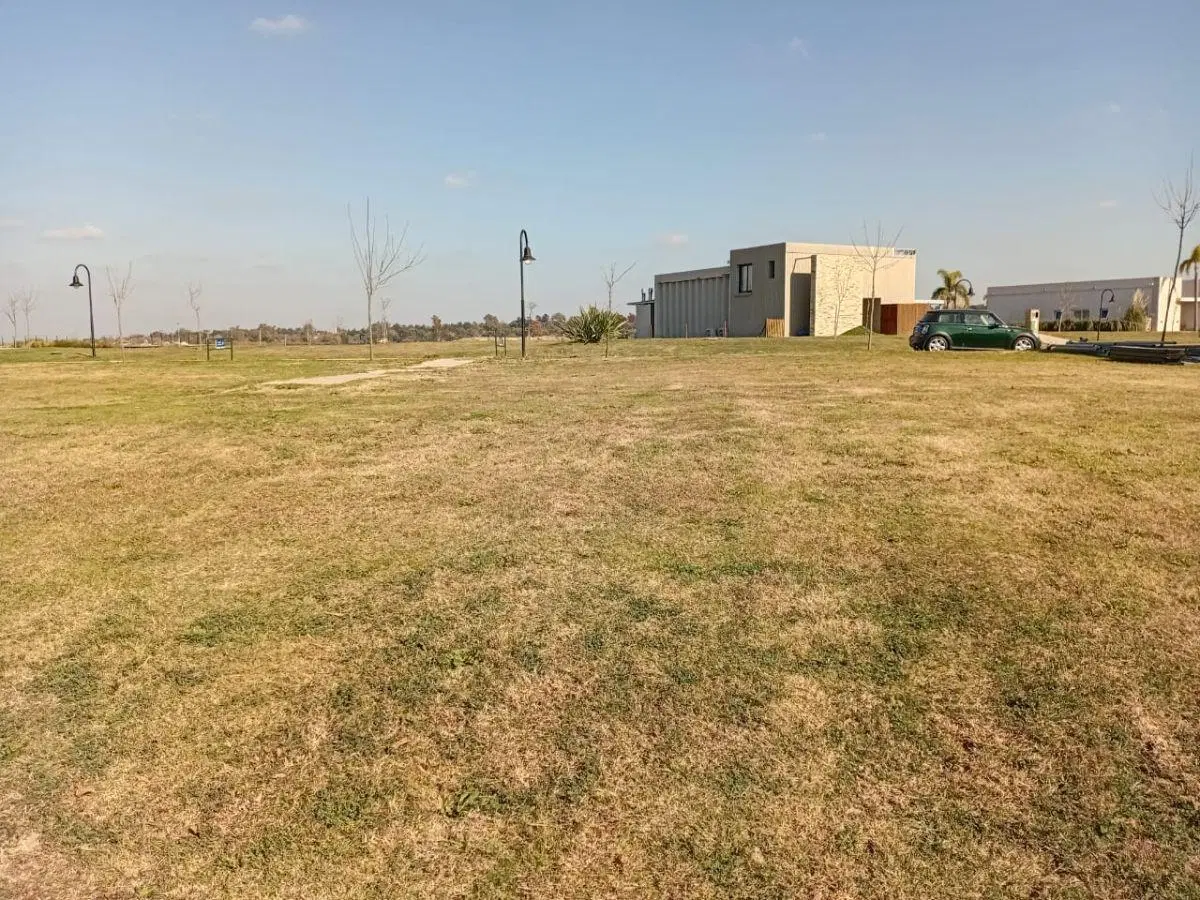Lote en el Naudir escobar 4