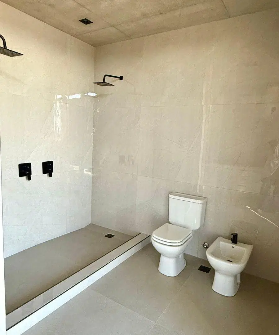 CASA EN VENTA EN EL EXCLUSIVO BARRIO PUENTES DE NORDELTA. 4