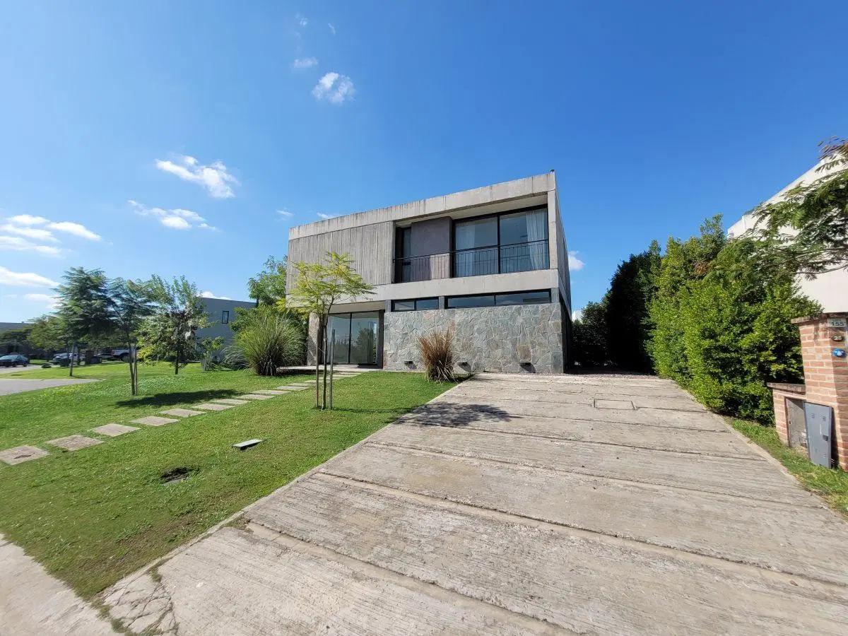 Casa en alquiler en Castaños Nordelta 1