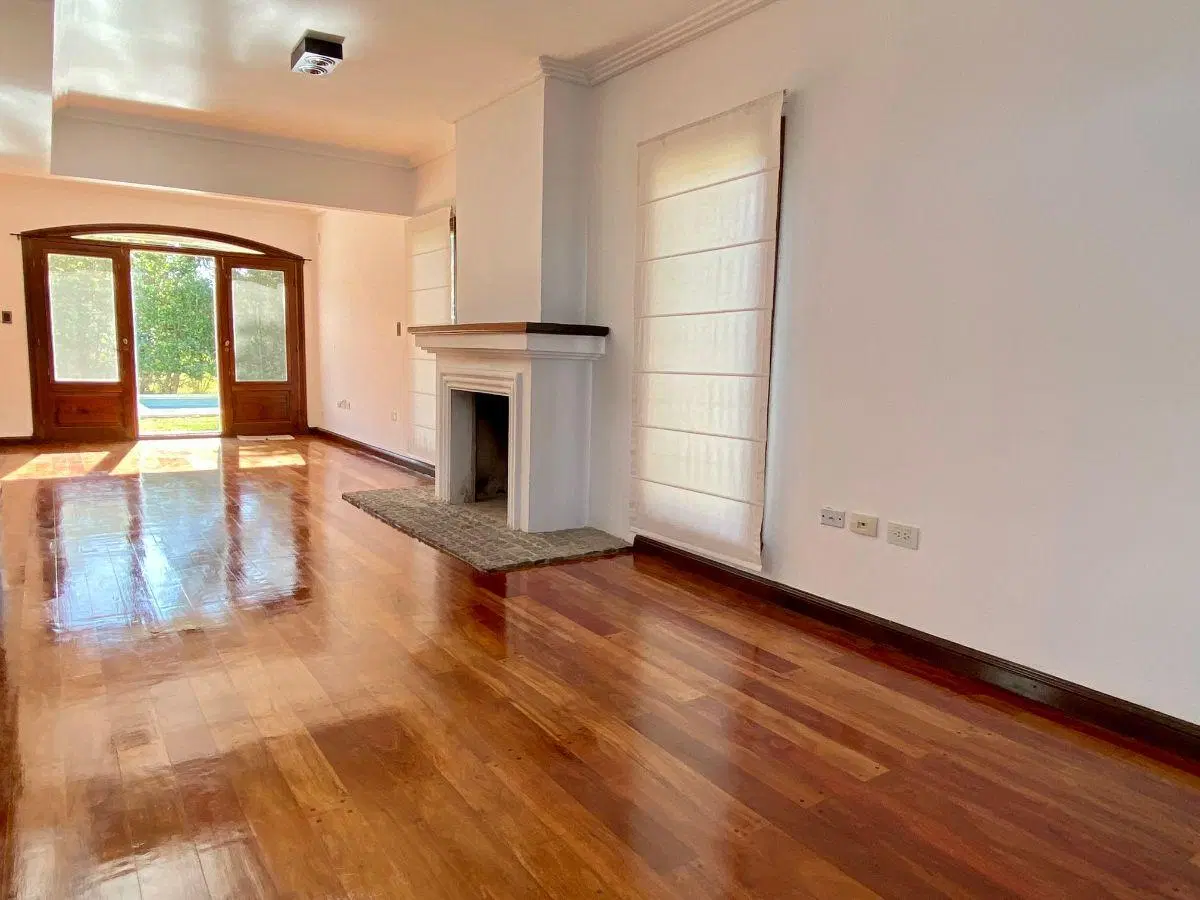 MUY LINDA CASA EN VENTA EN EL BARRIO LAS GLORIETAS NORDELTA! 1