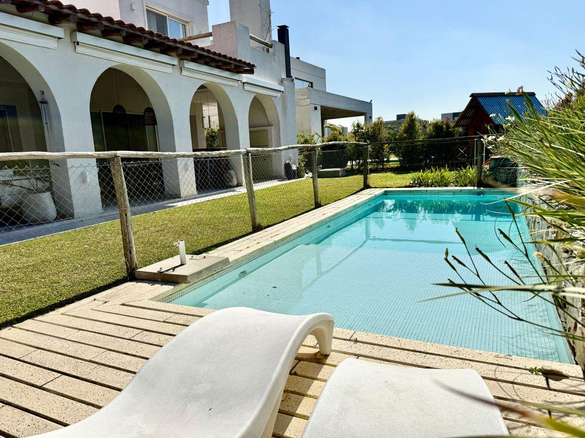 Foto de Excelente Casa en Venta en Carpinchos! Lote Interno Hermoso Diseño!, imagen 5