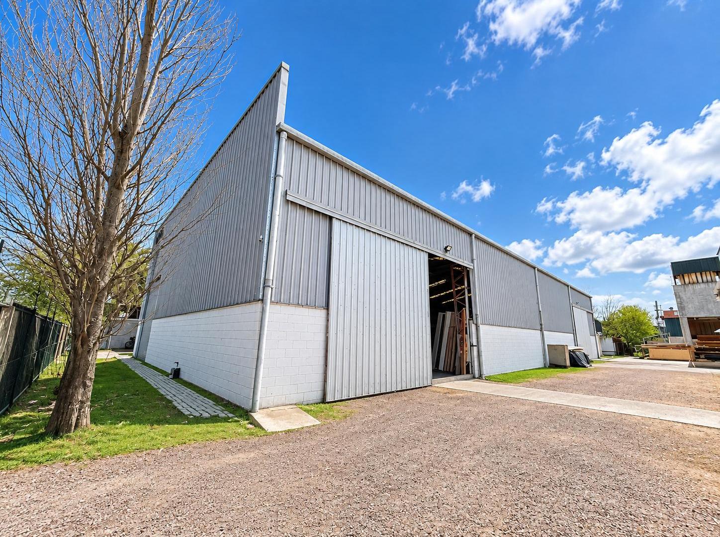 Foto de GALPÓN INDUSTRIAL 900 m² en VENTA – Lote 1.700 m² – El Triángulo a 100, imagen 3