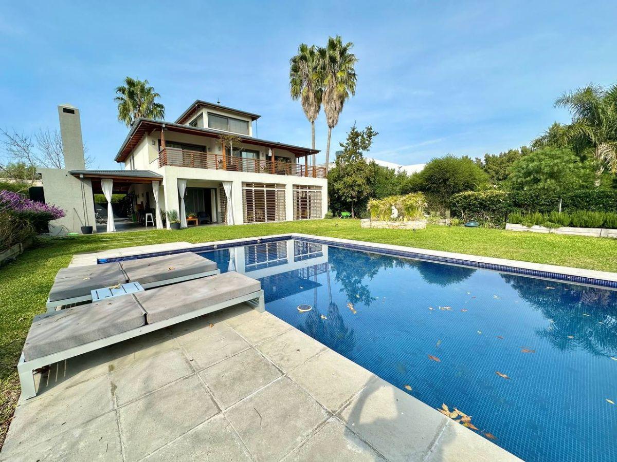 Foto de EXCELENTE CASA CON 5 SUITES AL AGUA EN CASTORES, imagen 1