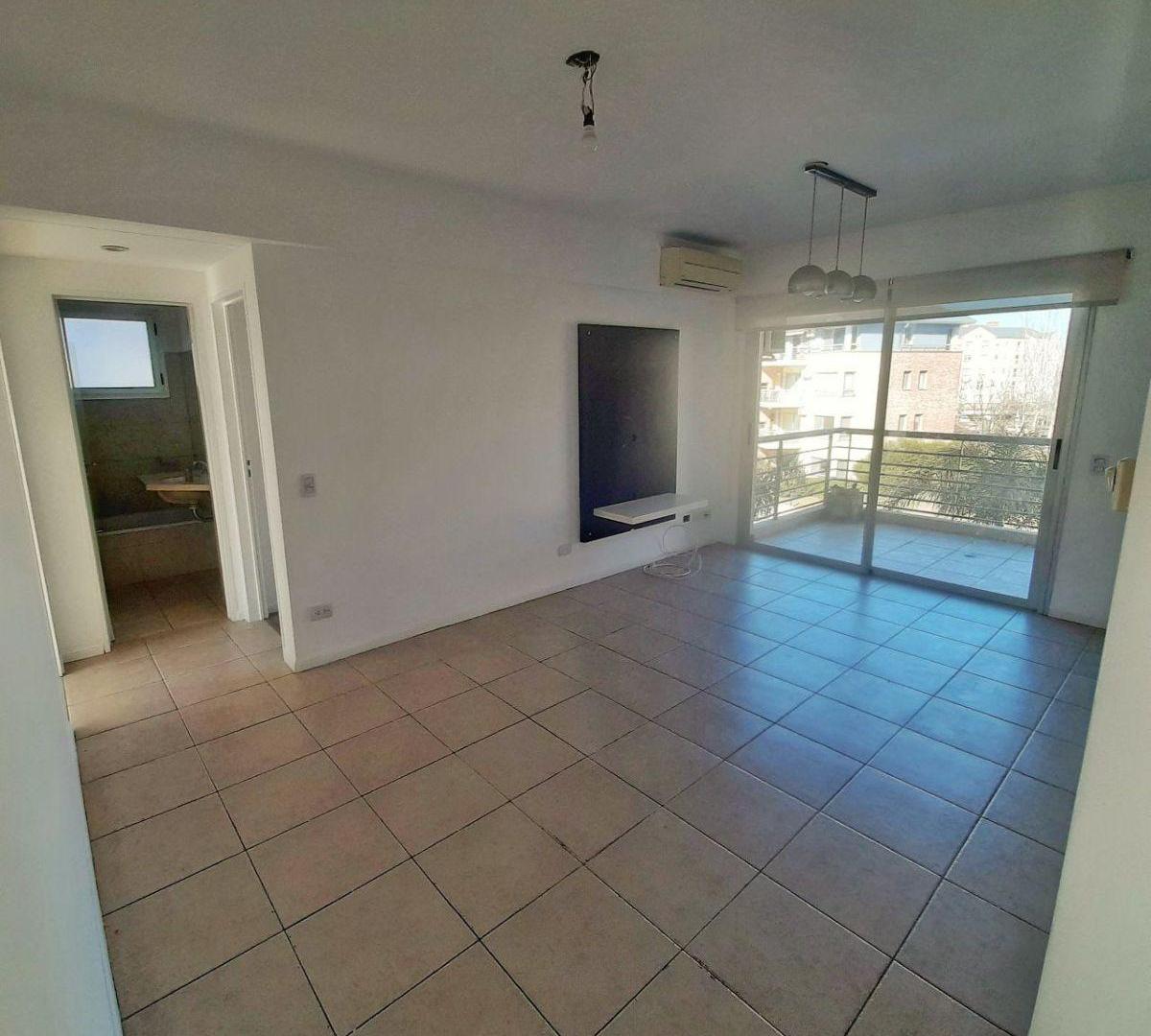 Foto de FUNCIONAL DEPARTAMENTO DE 3 AMBIENTES CON COCHERA Y BAULERA EN, imagen 3
