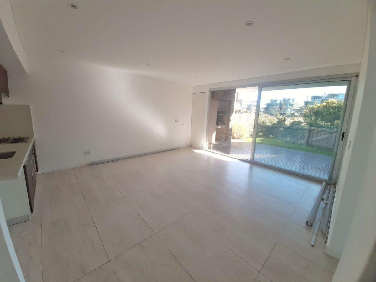 Foto de DEPARTAMENTO DE 2 AMBIENTES CON JARDIN Y COCHERA, imagen 1