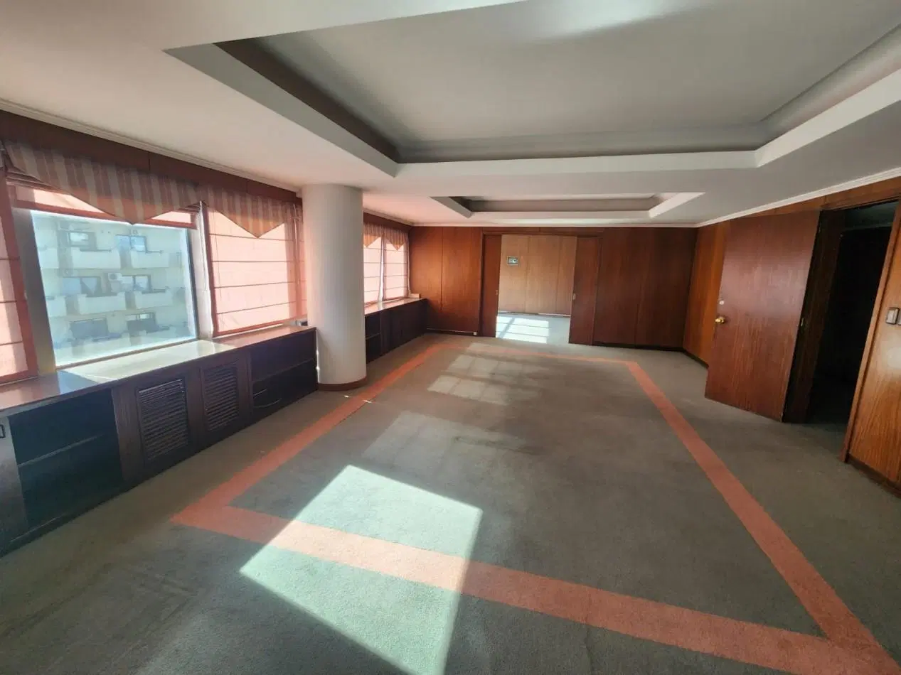 OFICINA DE CINCO AMBIENTES MONSERRAT 1