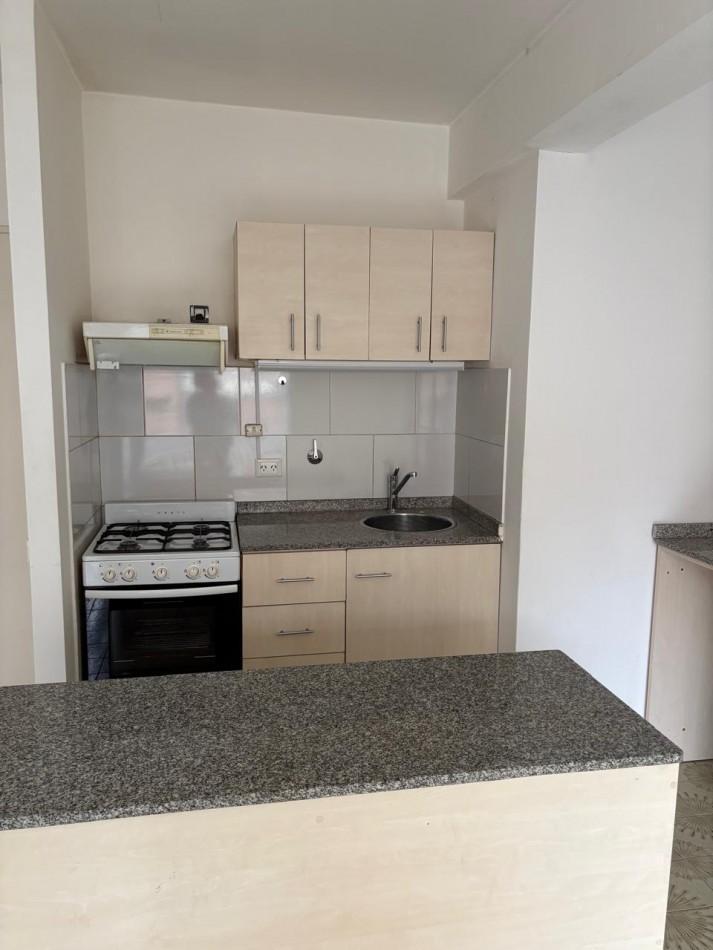 Foto de Alquiler Dpto 3 ambientes 1piso por escalera Florida Mitre SIN EXPENSAS, imagen 1