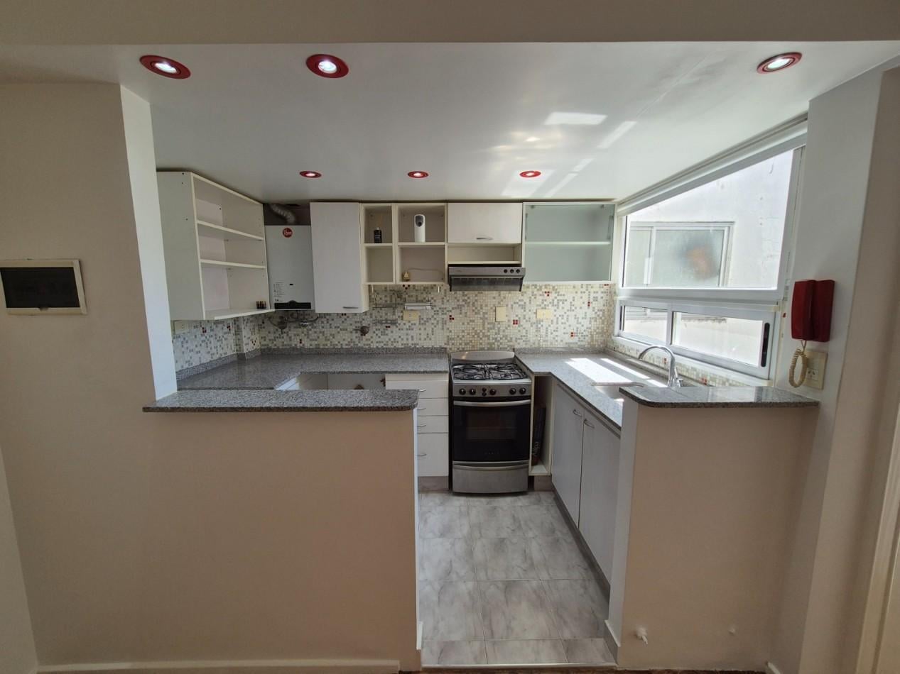 Foto de Departamento refaccionado de 3 ambientes en venta en Velez Sarfield, imagen 1