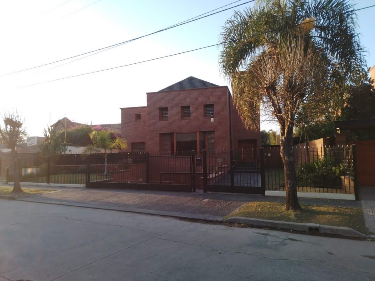 Espectacular Casa en Zona Norte con Pileta y Cancha de Paddle 1