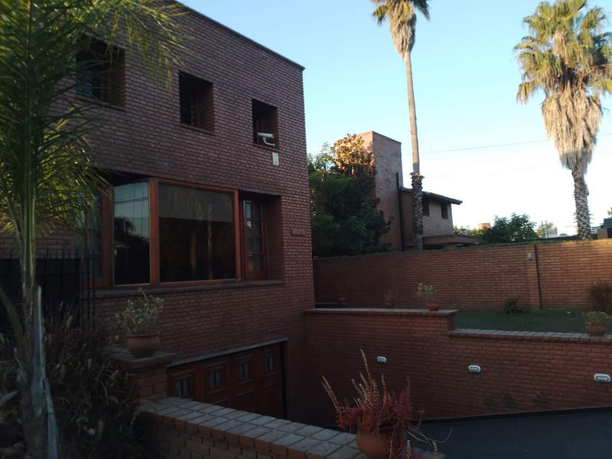 Espectacular Casa en Zona Norte con Pileta y Cancha de Paddle 2