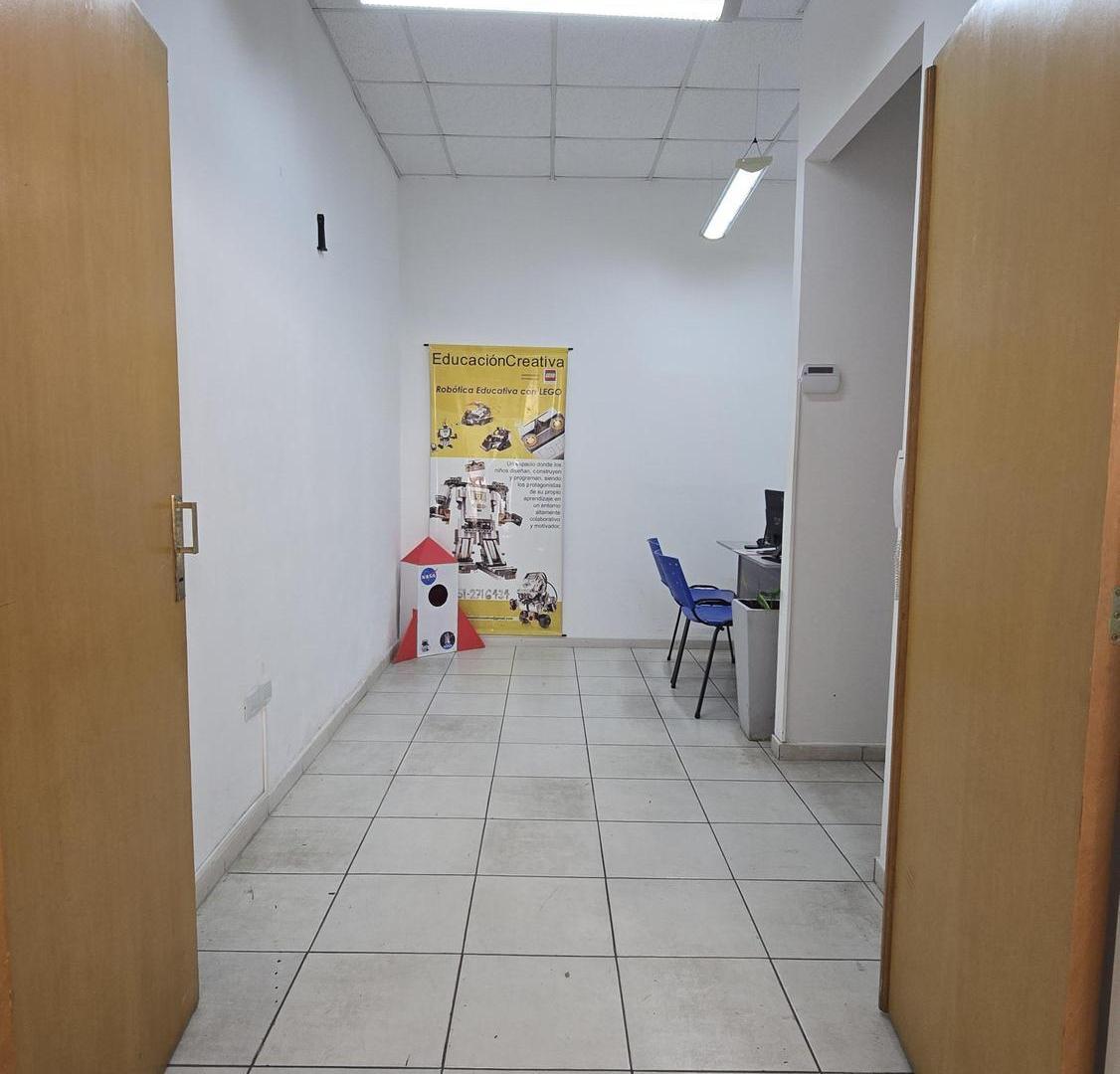 Foto de Oficina Amplia con Recepción Ideal Uso Educativo o Profesional, imagen 5