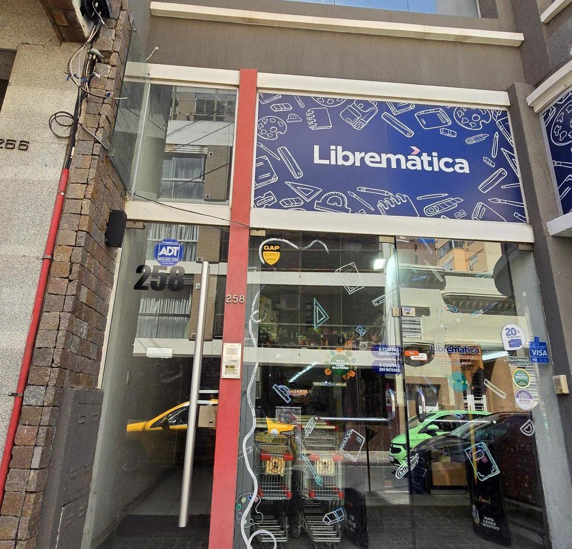 Foto de Oficina Amplia con Recepción Ideal Uso Educativo o Profesional, imagen 3
