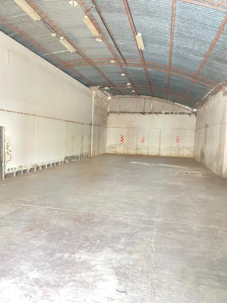 Deposito en venta n B france a 20 mts de Granaderos.2900 5