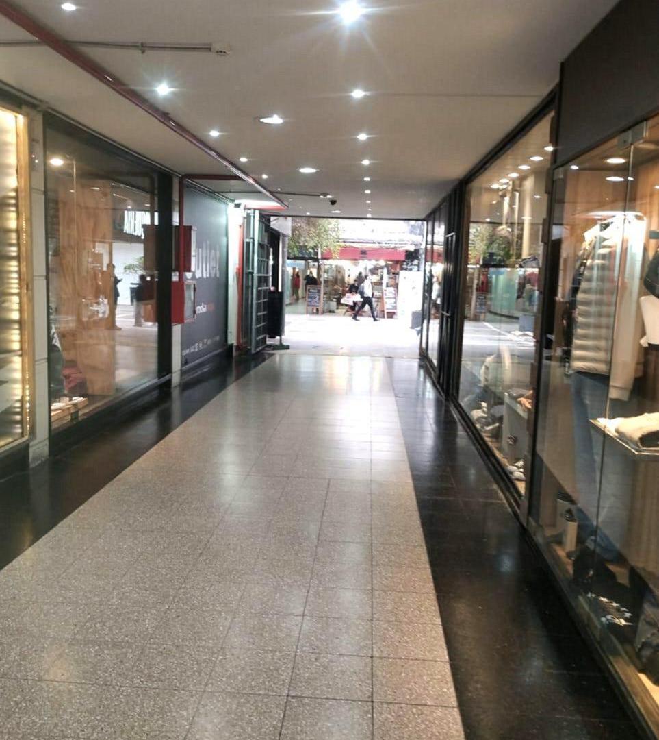 Foto de Local Comercial de 70 m en Galería General Paz Centro Córdoba Alquiler, imagen 2