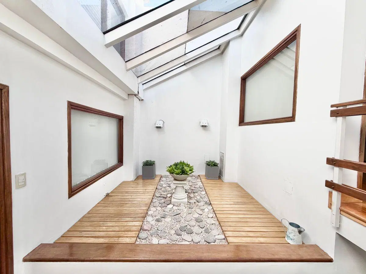 Casa de categoría con arquitectura de excelencia en Parque Chacabuco 5