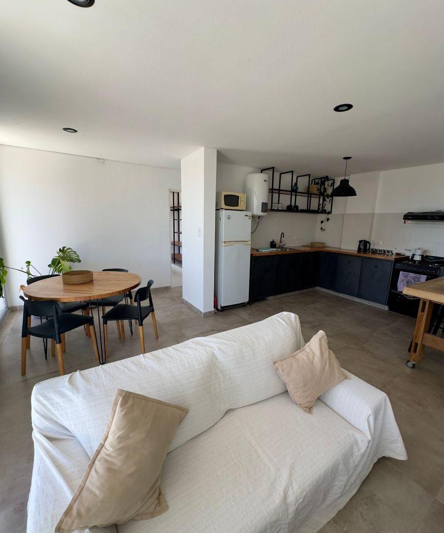 Foto de DEPARTAMENTO AQUILER ANUAL : CÉNTRICO, CON PILETA y QUINCHO. VISTAS, imagen 2