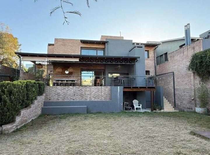 Casa en venta en Villa Belgrano  Excelente ubicación y gran calidad constructiva 3