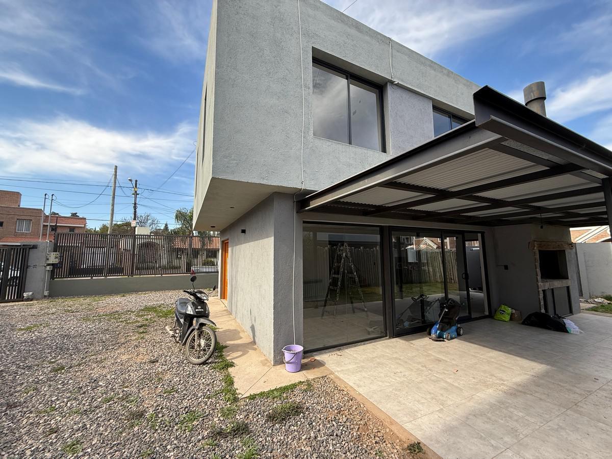 Foto de Casa en Alquiler en Arguello Excelente zona, imagen 2