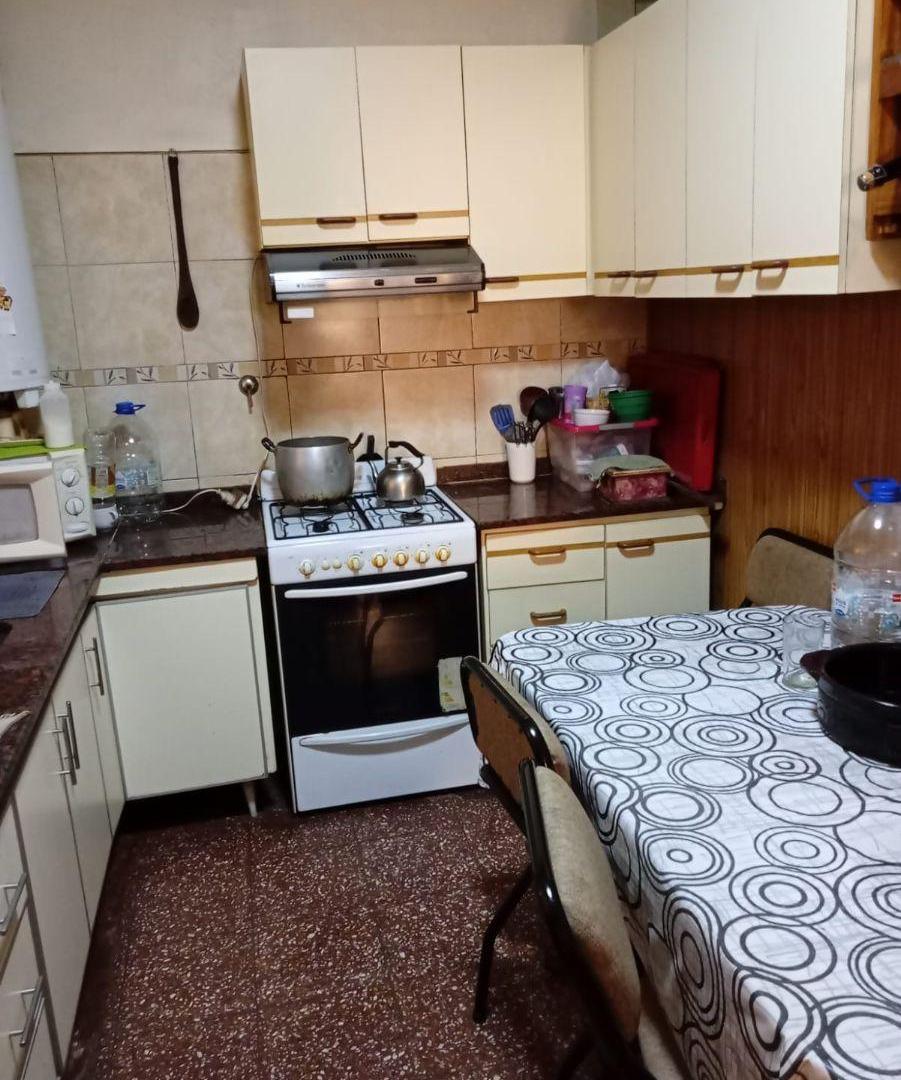 Foto de PH-DEPARTAMENTO PLANTA BAJA Y PLANTA ALTA AL MEDIO X PASILLO EN COMUN, imagen 4