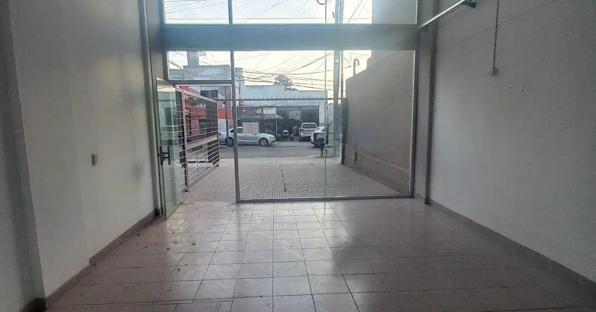 VENTA ESPECTACULAR LOCAL 170 MTS - PILAR CENTRO 1