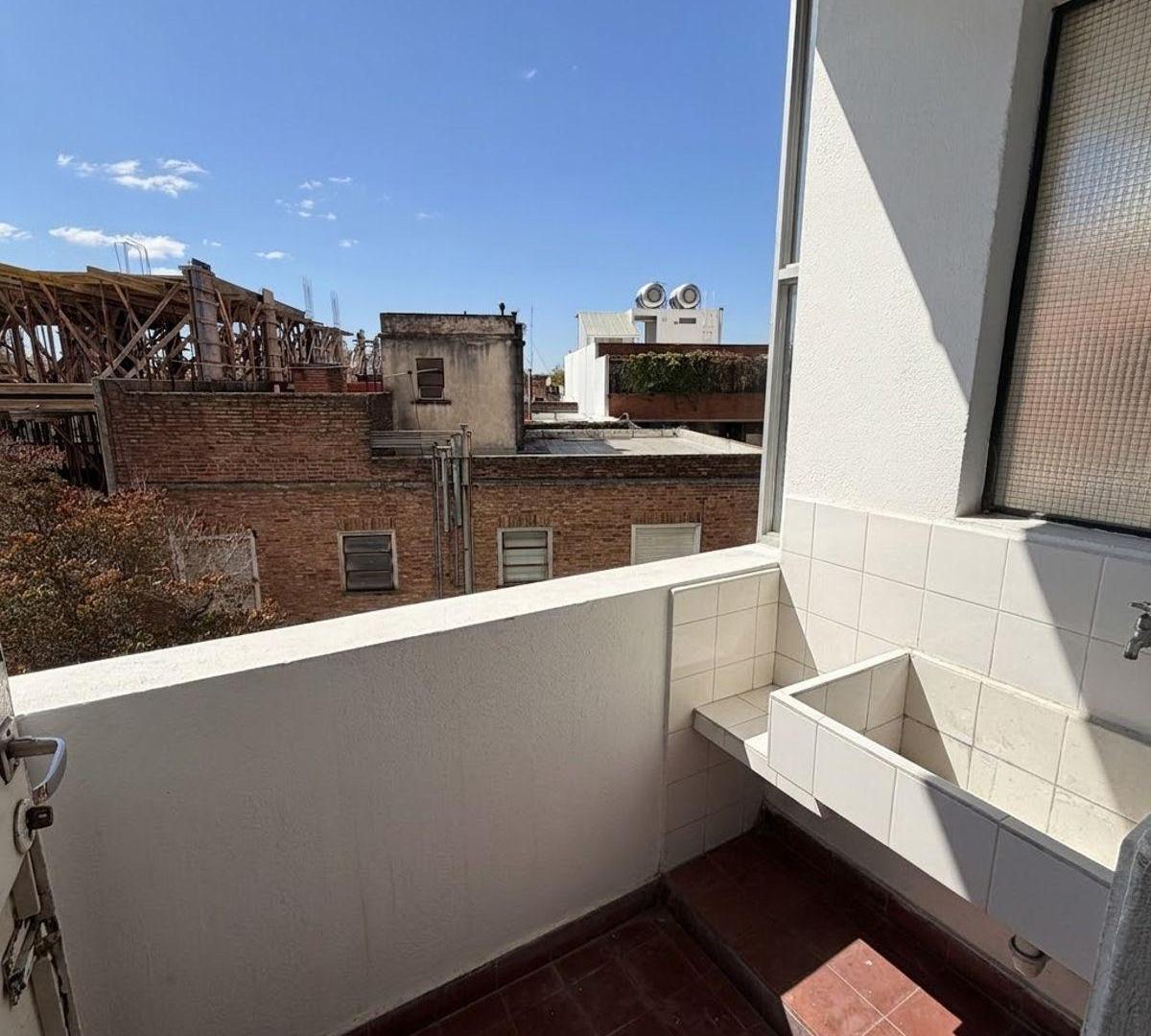 Foto de Departamento 4 amb + cochera + baulera en venta Martínez centro, imagen 3