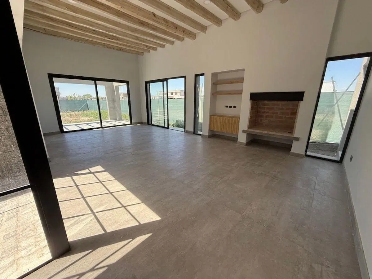 TITTARELLI VENDE EXCELENTE CASA A ESTENAR EN BARRIO "RINCON DE VIAMONTE" 1