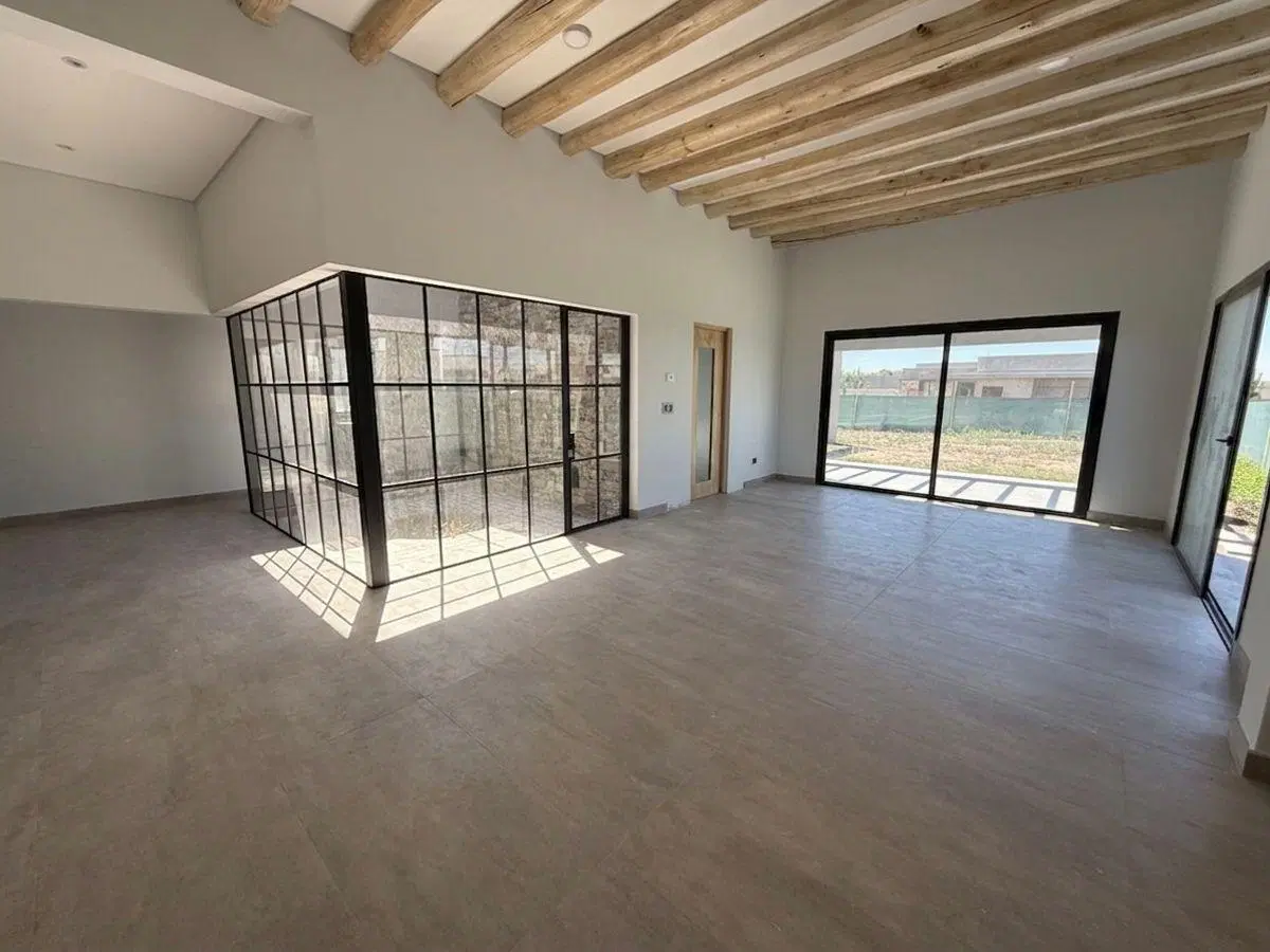 TITTARELLI VENDE EXCELENTE CASA A ESTENAR EN BARRIO "RINCON DE VIAMONTE" 2