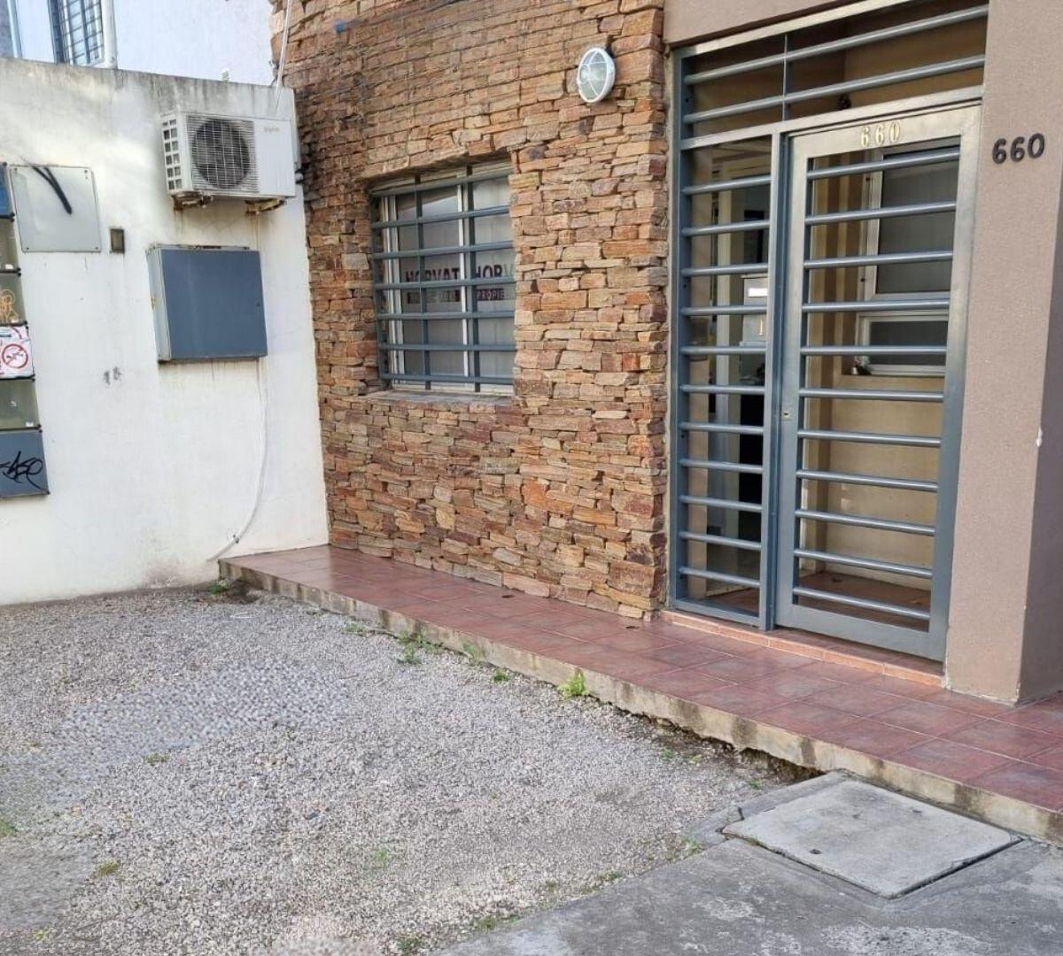 Oficina en Venta 2 Ambientes Frente en Merlo 5