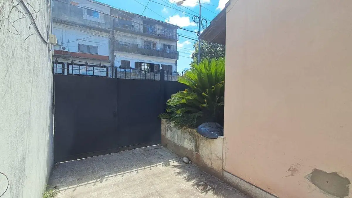 CASA TIPO PH 2 DORMITOEIOS AL FRENTE CON PATIO, GARAGE Y TERRAZA 2