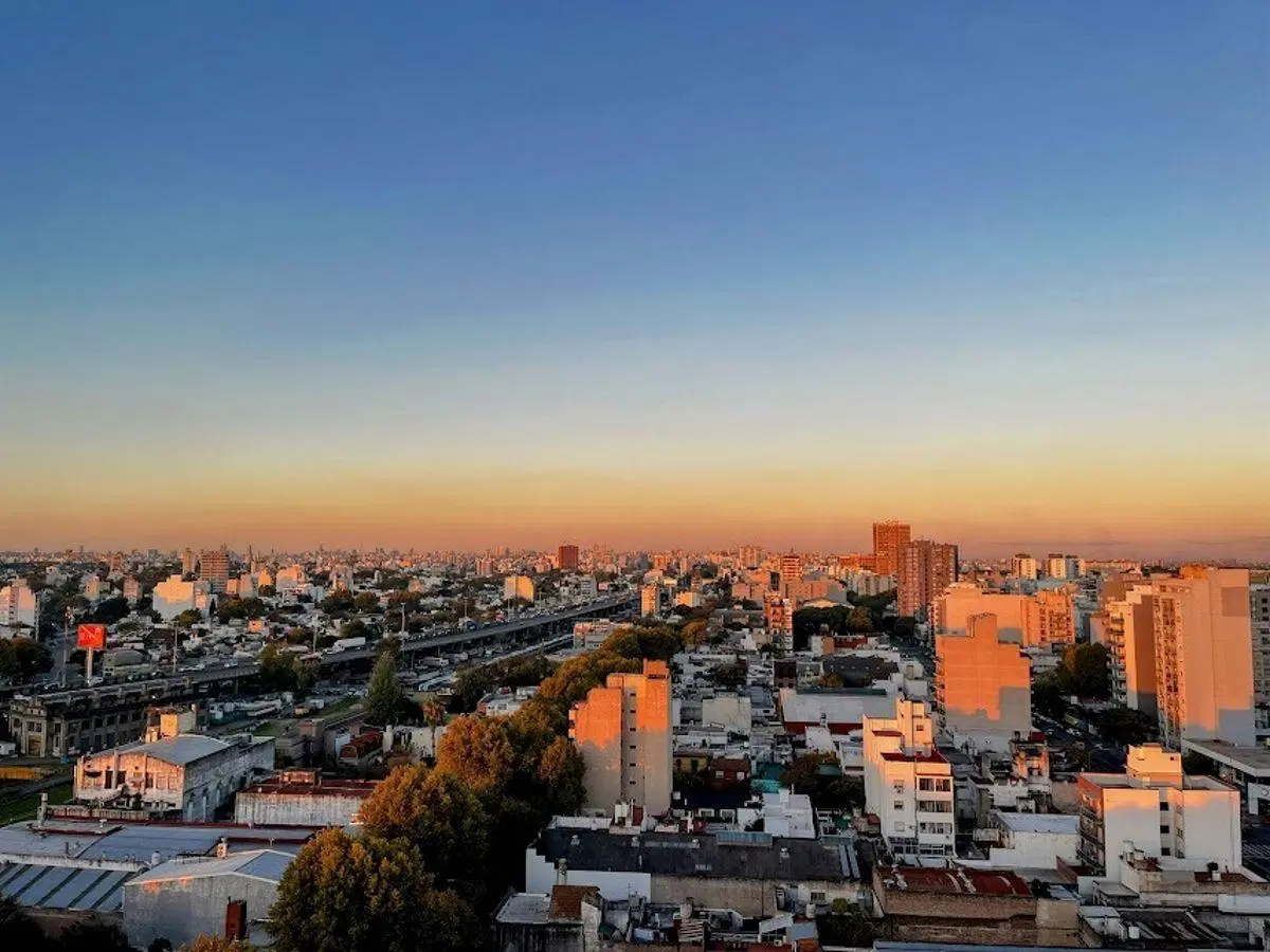 Departamento 4 ambientes muy luminoso bajas expensas en venta en Villa Luro 5
