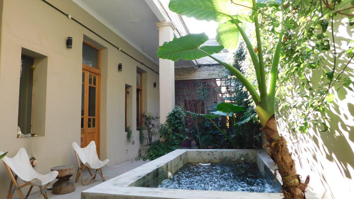 Foto de PH 4 ambientes remodelados + patio + atellier con patios en venta en, imagen 2