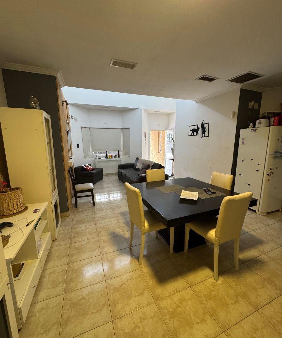Foto de Casa de 280 m² con 4 dormitorios, 2 cocheras, Pileta, Quincho., imagen 4