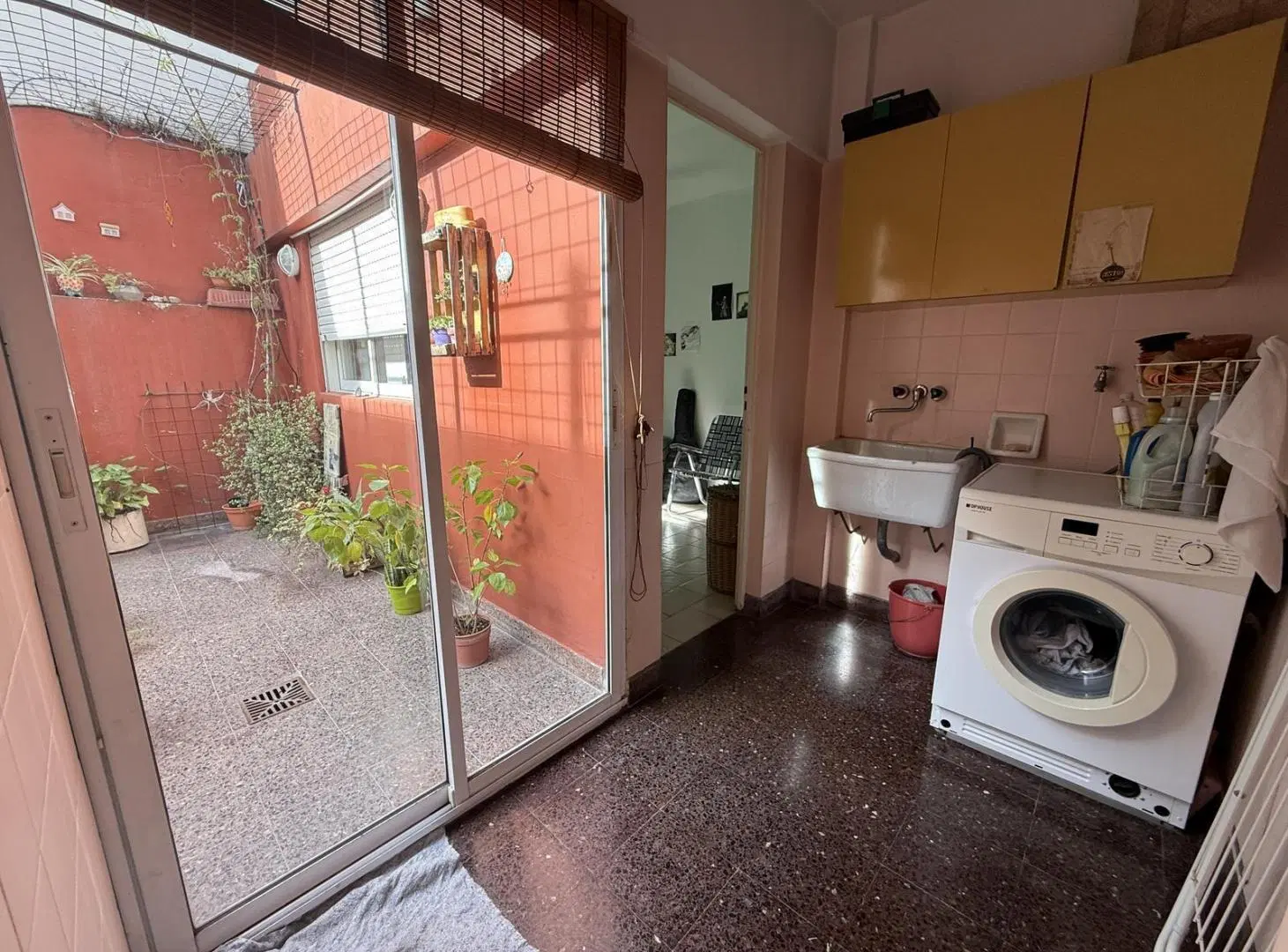 Departamento 3 ambientes con dependencia y comedor diario. Flores. 5
