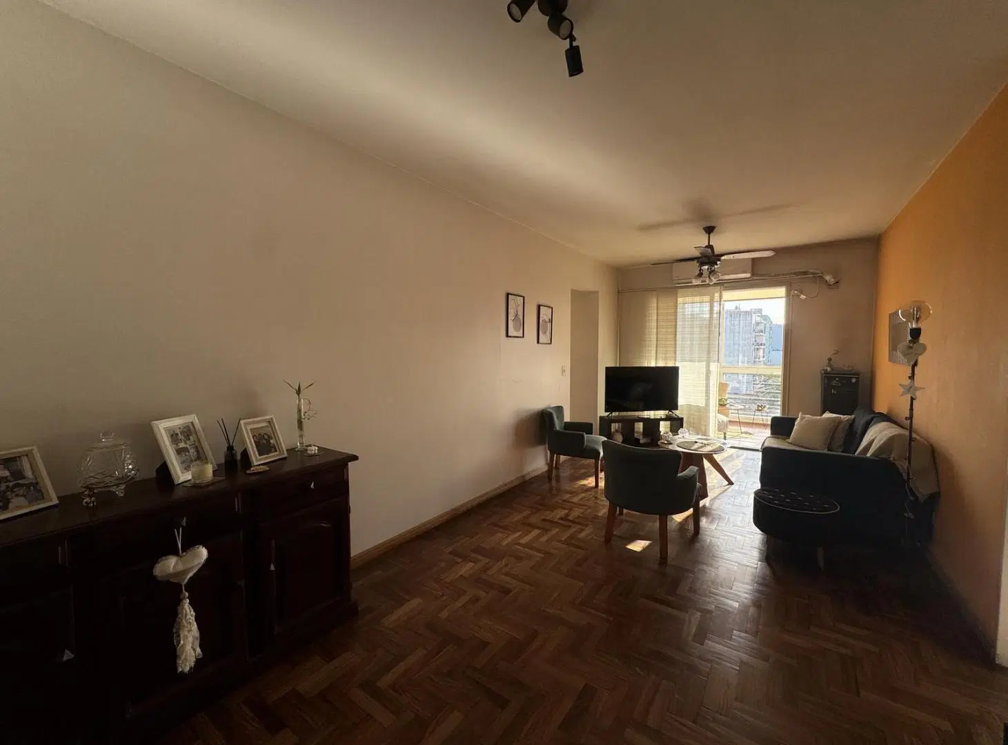 Departamento 4 ambientes con balcón en venta en Colegiales 2