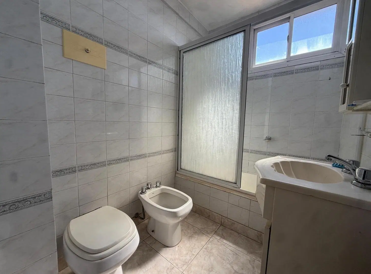 Depto 2 ambientes en venta en Flores 3