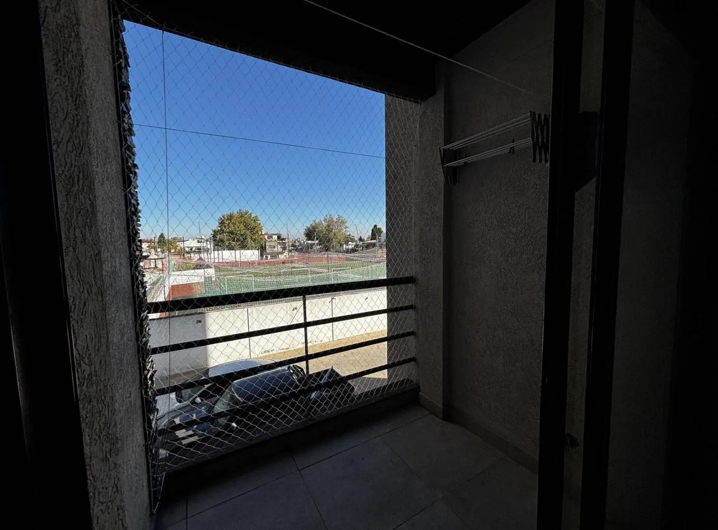 Departamento en alquiler de 3 ambientes y cochera con balcón en Lanús 4