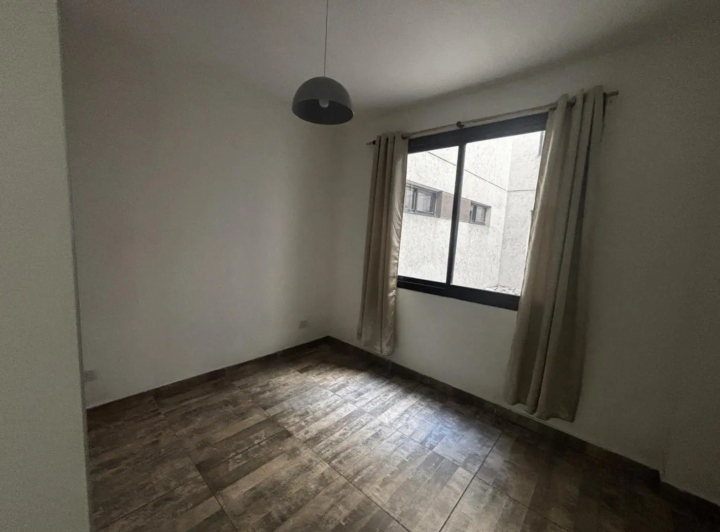Departamento en alquiler de 3 ambientes y cochera con balcón en Lanús 5