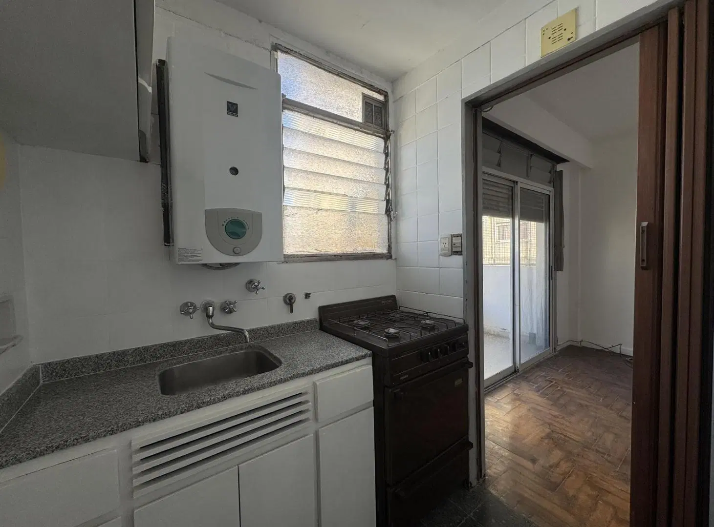 Departamento de 2 ambientes con balcón en venta en Balvanera! 4