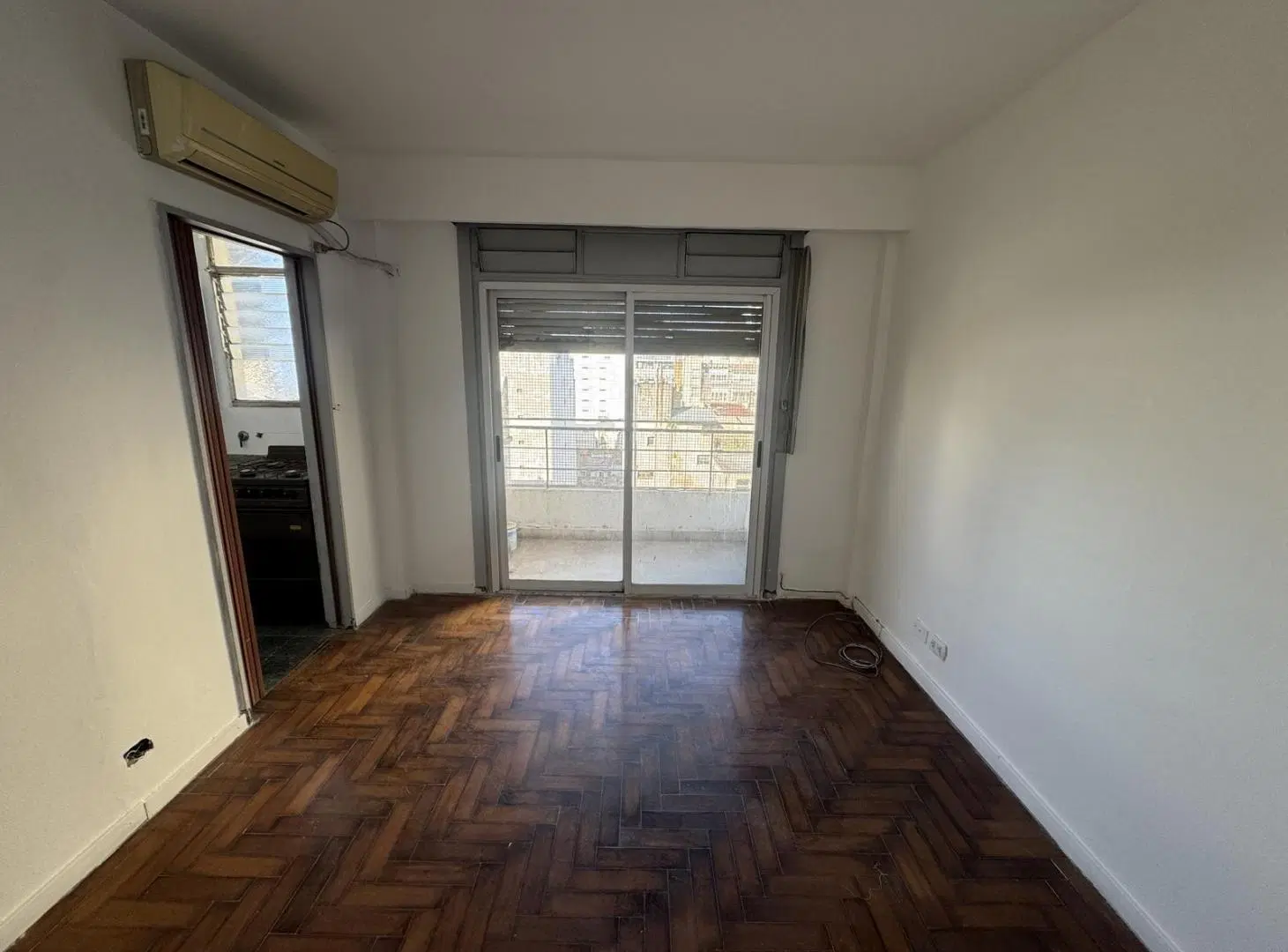 Departamento de 2 ambientes con balcón en venta en Balvanera! 5