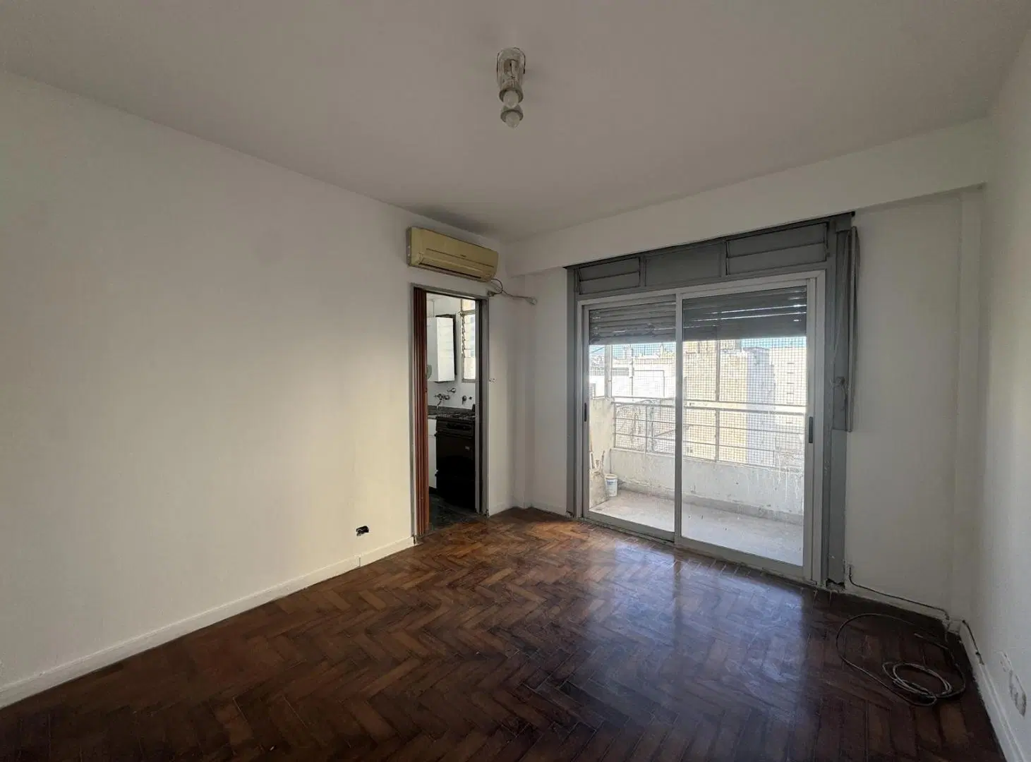 Departamento de 2 ambientes con balcón en venta en Balvanera! 3