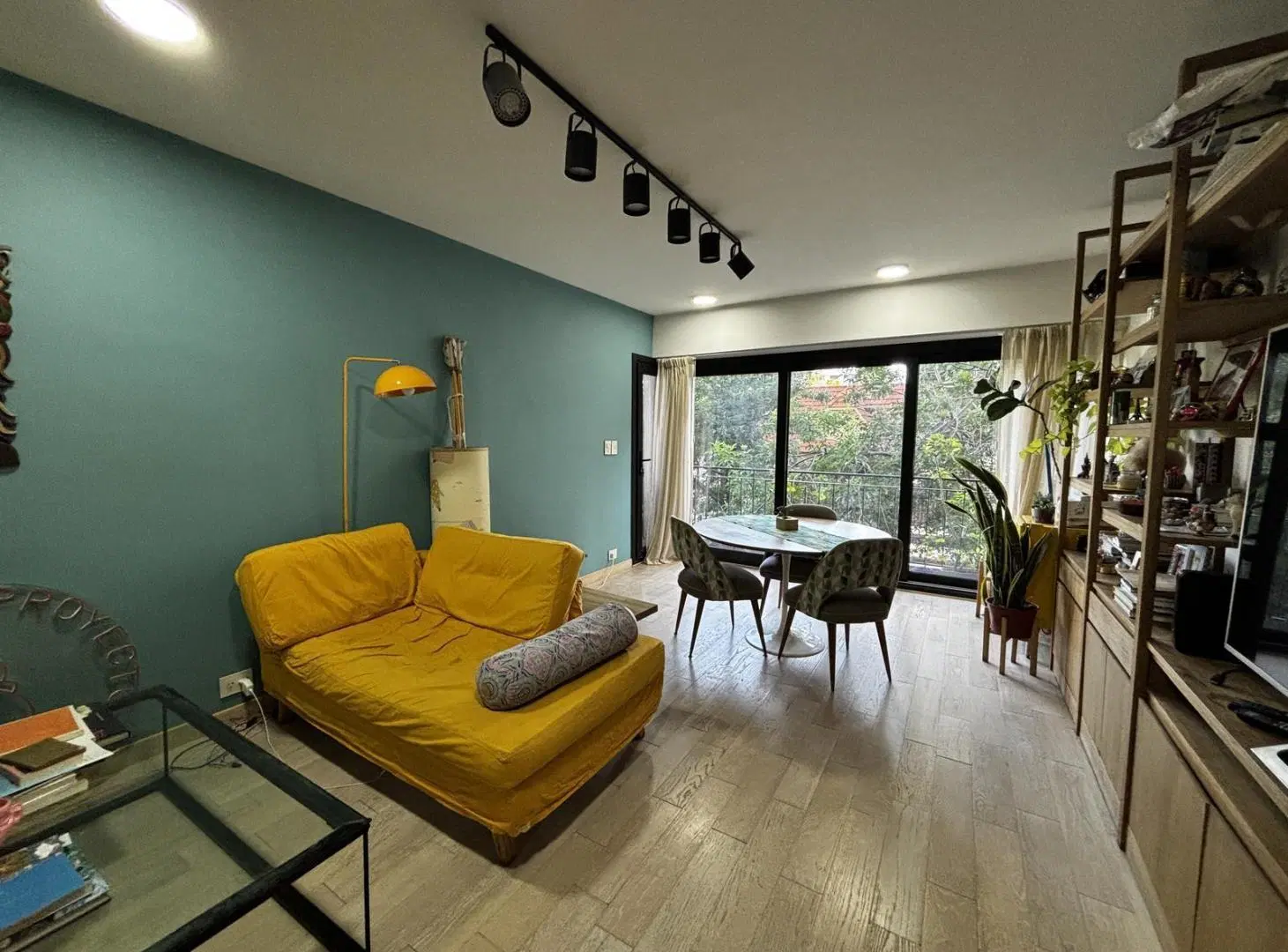 Departamento 4 ambientes reciclado a nuevo con balcon cochera y baulera 4