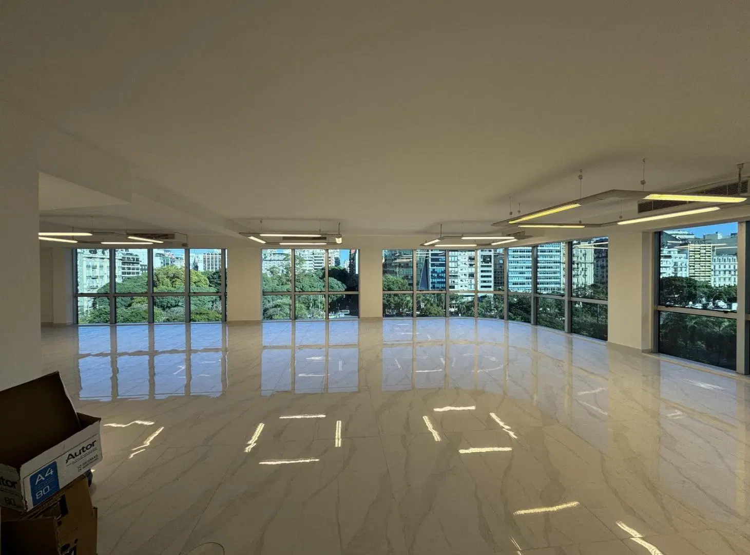 Oficina en venta en Retiro 5