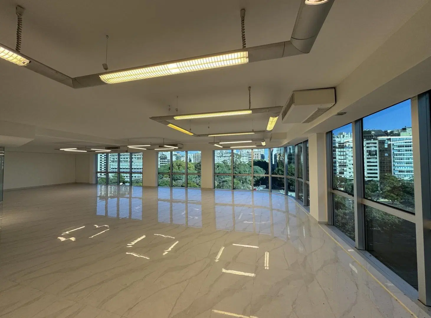 Oficina en venta en Retiro 2
