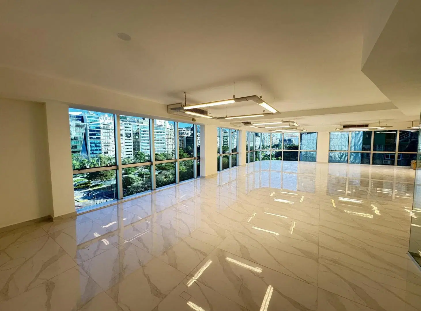 Oficina en venta en Retiro 4